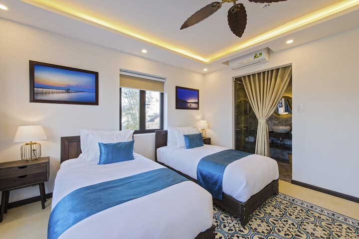 Room 8 of 72