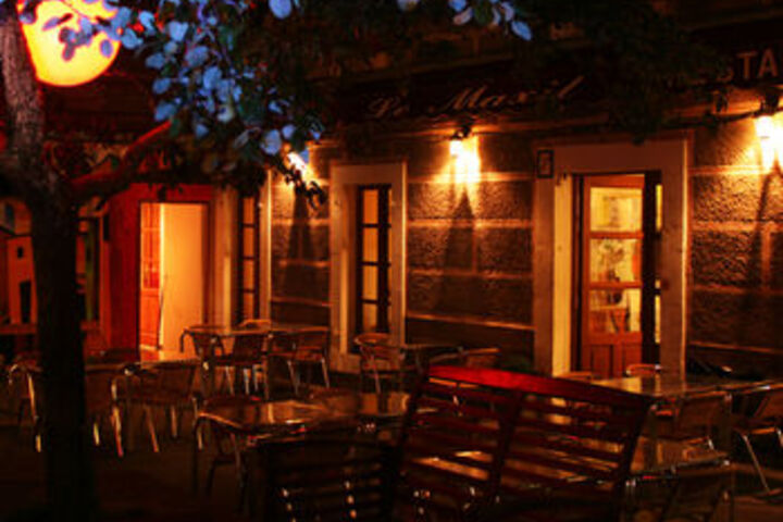 Dining 47 of 53