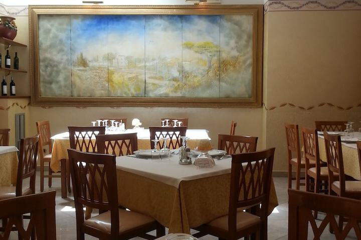 Dining 40 of 90