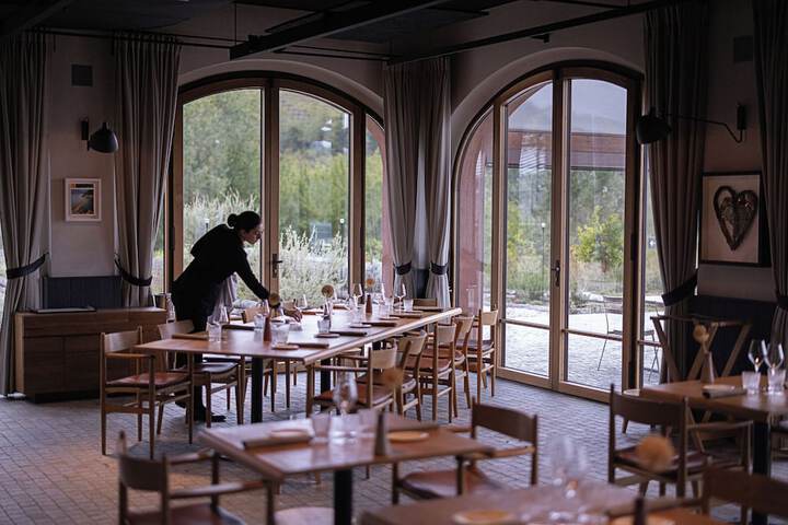 Dining 60 of 75
