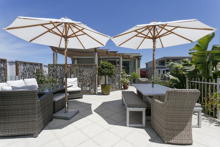 Sundeck 196 of 200