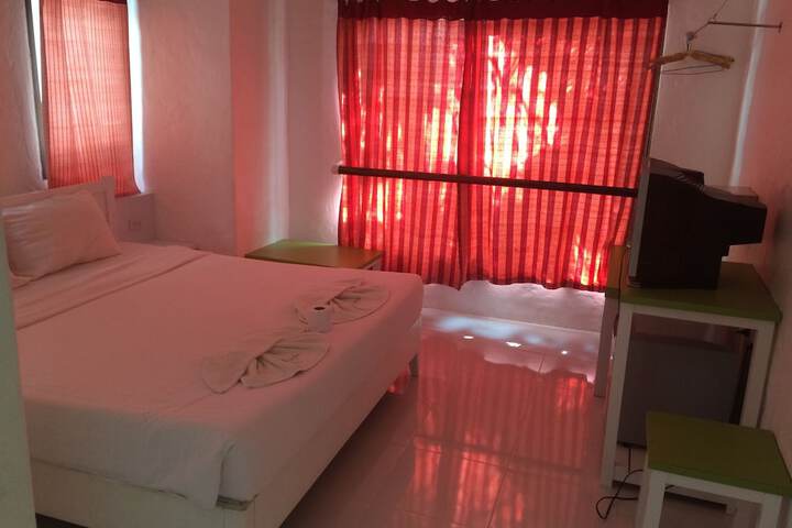 Room 6 of 12