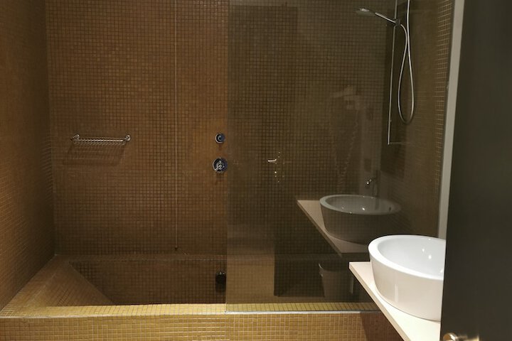 Room 26 of 60