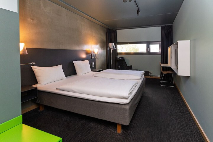 Room 15 of 40