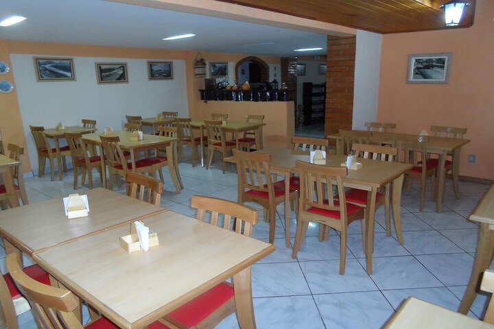 Dining 15 of 26