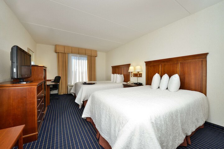 2 Queen Beds (5 of 12)