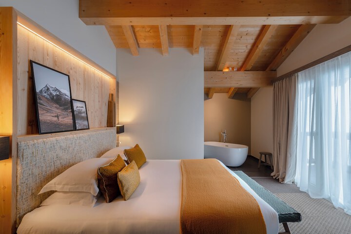Room 16 of 74