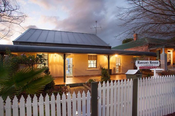 Photo of Rawsons Retreat - Five Bedroom Home - Walk CBD - Includes Breakfast