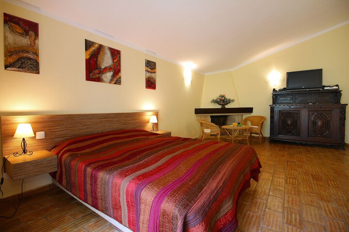 Room 8 of 92