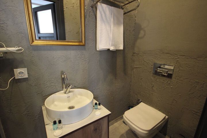 Room 93 of 204