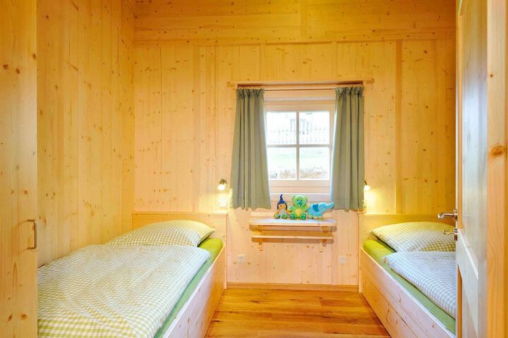 Room 9 of 35