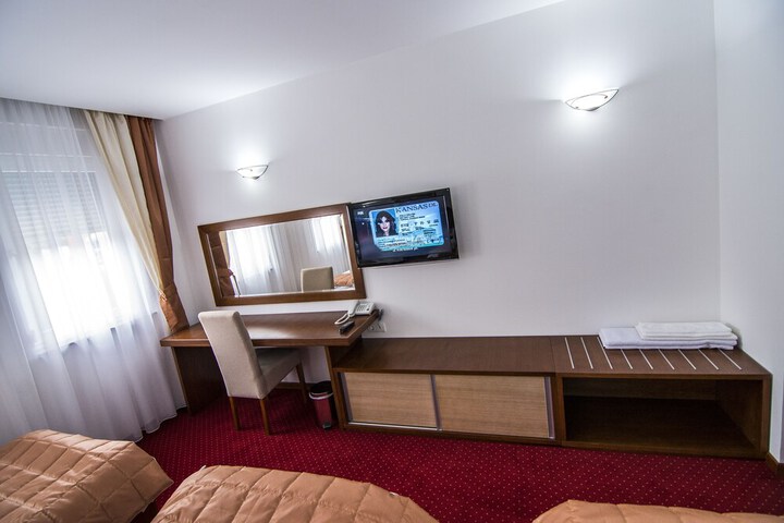 Room 18 of 27