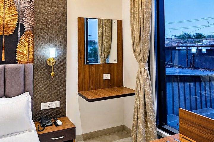 Room 9 of 34