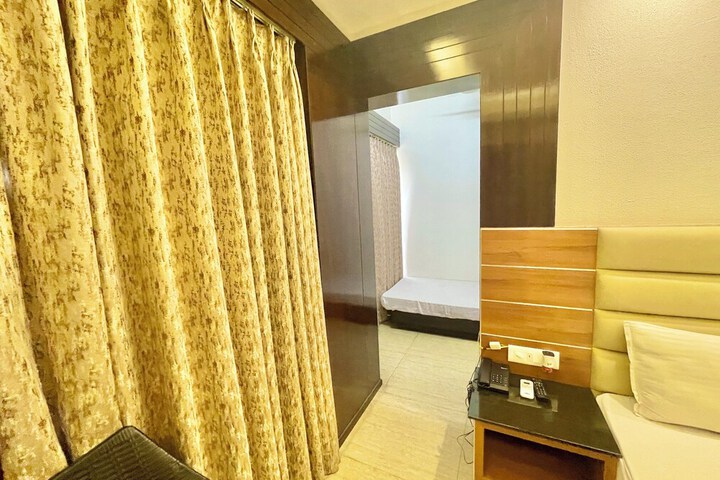 Room 11 of 52