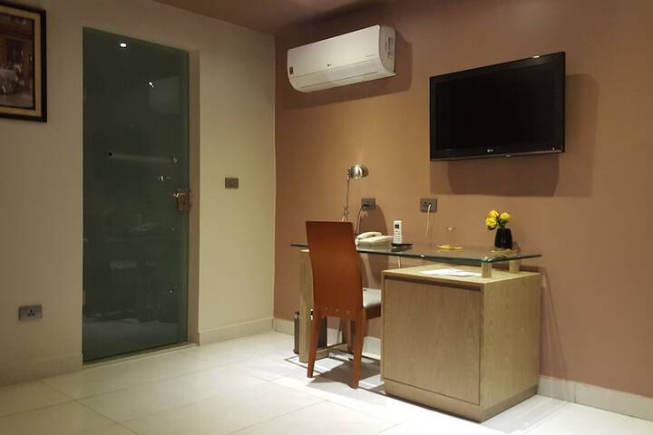 Room 18 of 90