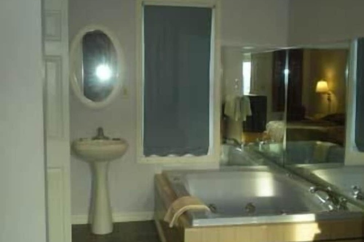 Jetted tub