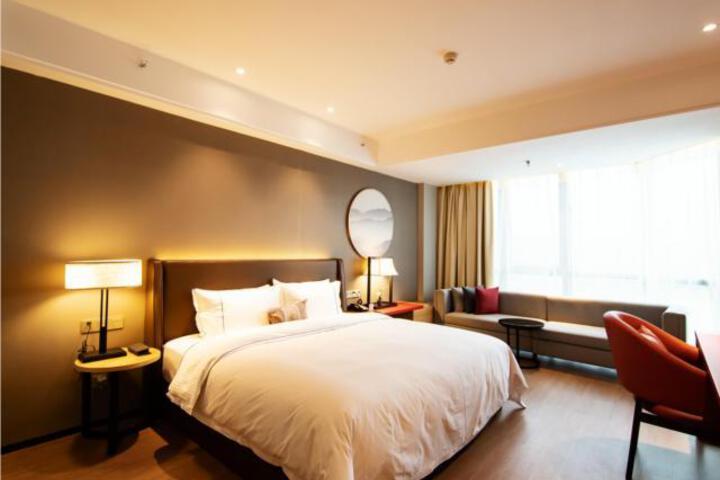 Room 6 of 14