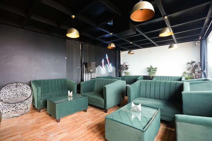 Dining 45 of 55