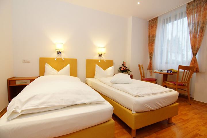 Room 12 of 48