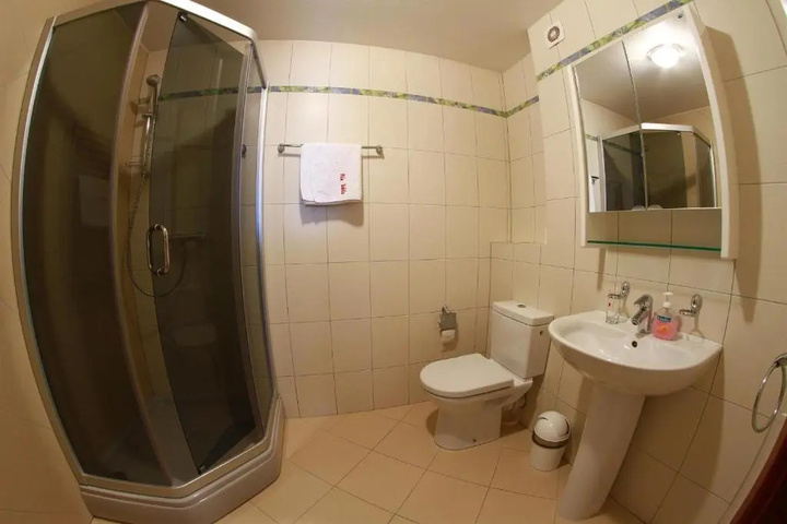 Room 6 of 15