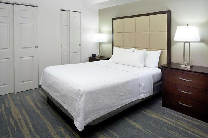 1queen Murphy Bed Fireplace Studio Suite (3 of 16)