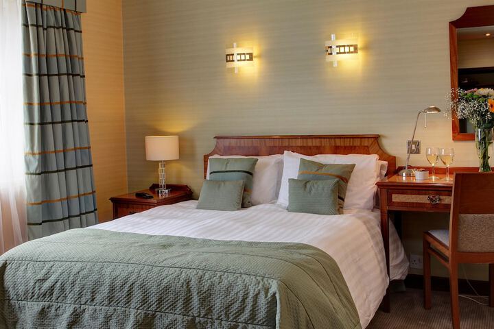 Room 3 of 40