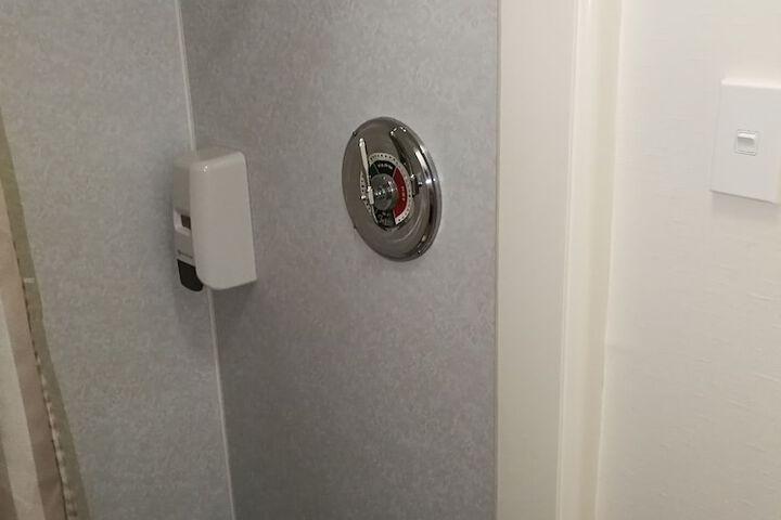 Room 82 of 100
