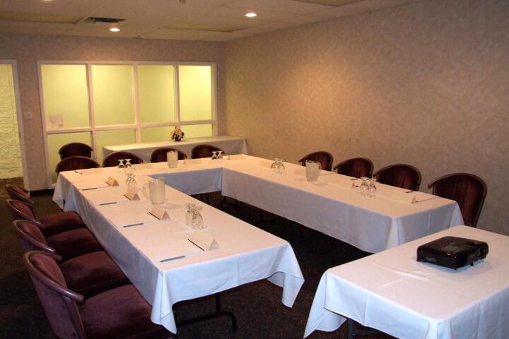 Ballroom/Hall 39 of 60
