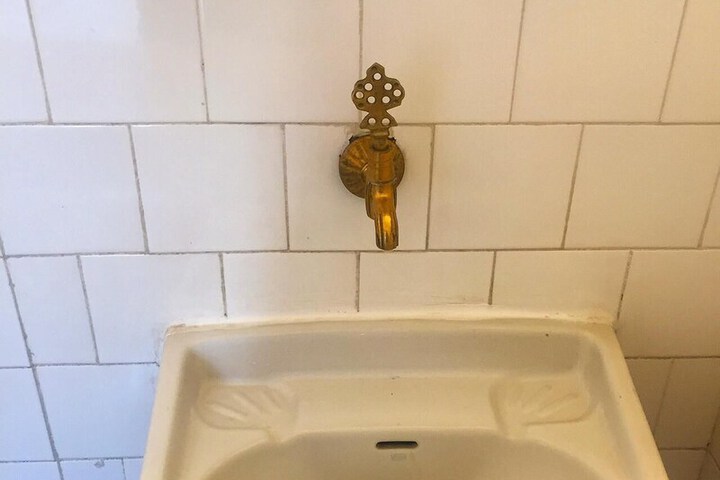 Room 10 of 16