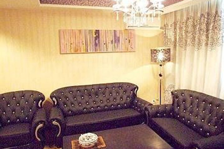 Room 8 of 14