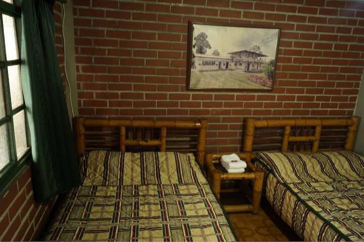 Room 12 of 32