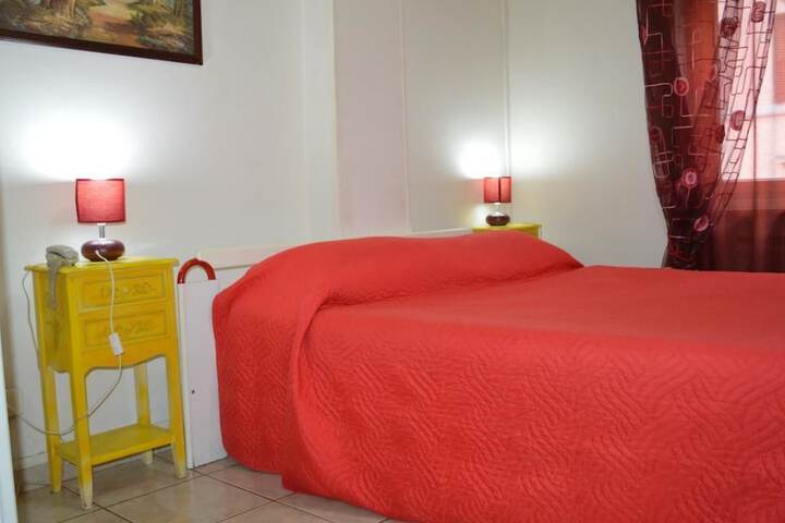 Room 4 of 8