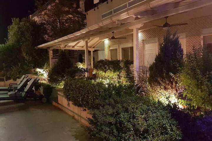 Hotel Exterior 37 of 46