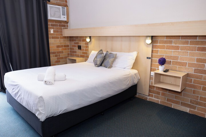 Room 18 of 33