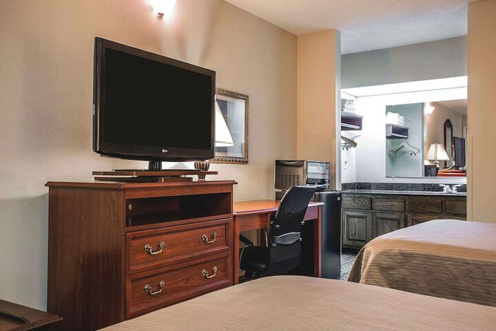 2 Double Beds (2 of 5)