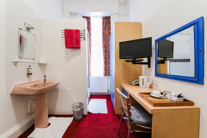 Room 36 of 41