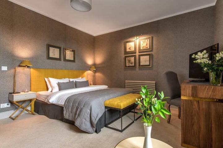 Room 21 of 95