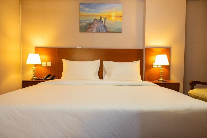 Room 8 of 32