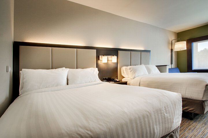 2 Queen Beds (3 of 22)