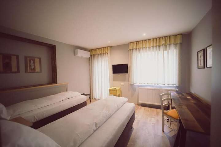 Room 11 of 21