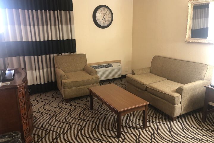 1 King Bed (1 of 14)
