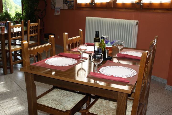 Dining 5 of 19