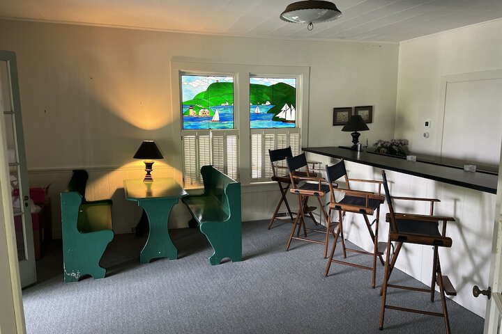 Lounge 167 of 205