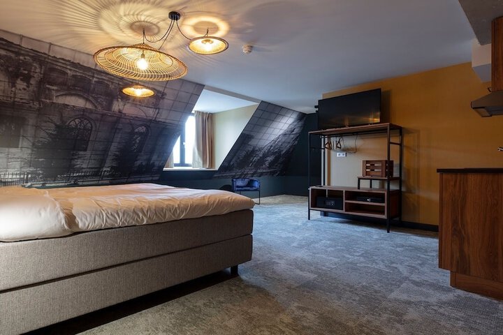 Room 72 of 110