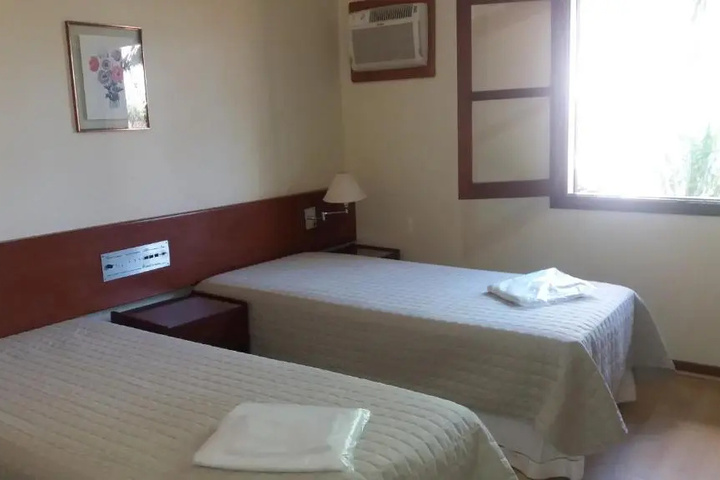 Room 5 of 18