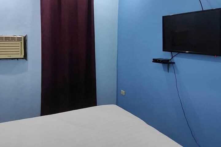 Room 9 of 10