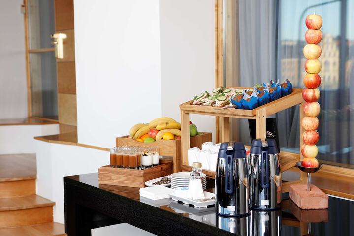 Breakfast/Coffee Service 76 of 167