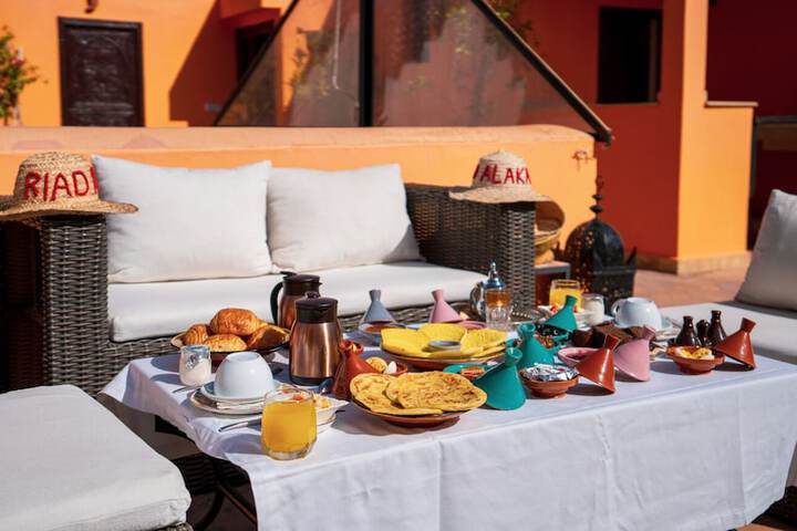 Breakfast/Coffee Service 140 of 146