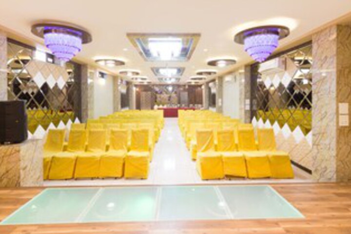 Business Center 8 of 26