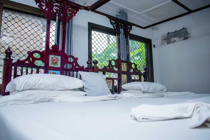 Room 35 of 89